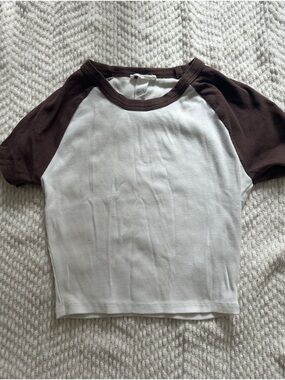Tilly's White and Maroon Raglan Crop Top